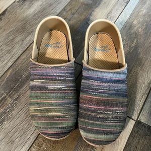 Very comfortable Dansko shoes with multiple colors. Great condition